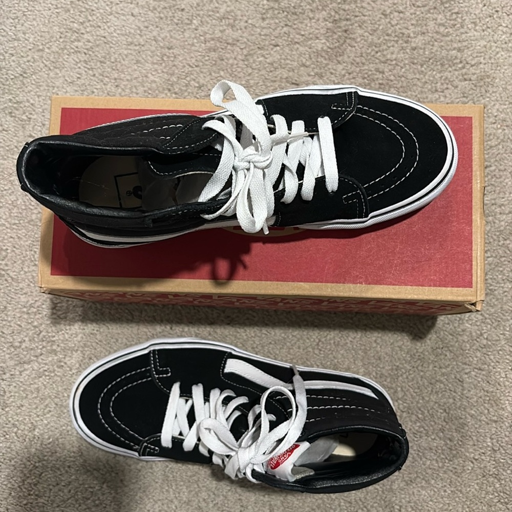 Vans *Black & White* Original Skate Hi-Top Sneaker